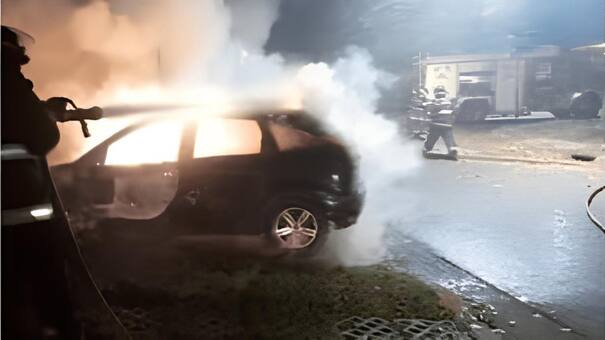 Sigue la violencia narco en Rosario:  incendiaron otros cuatro autos y amenazaron a Bullrich y Pullaro