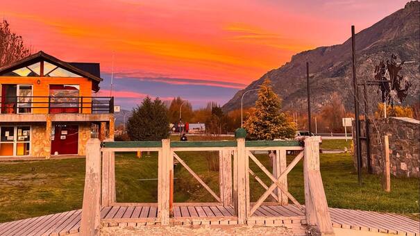 Al pie de la cordillera: cómo es la encantadora localidad patagónica donde se elabora el mejor alfajor del mundo