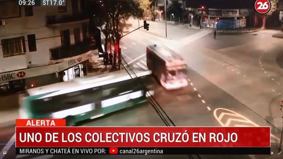 Violento choque de dos colectivos en Pompeya, CANAL 26