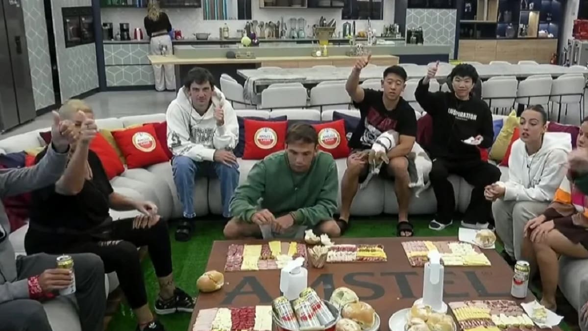 Los participantes de Gran Hermano disfrutaron de mirar tele y comer picada. Foto: Telefe.