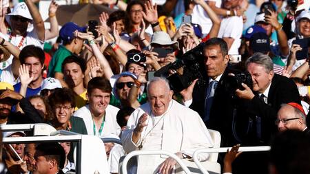 Papa Francisco, misa en Lisboa en la JMJ. Foto: Reuters.