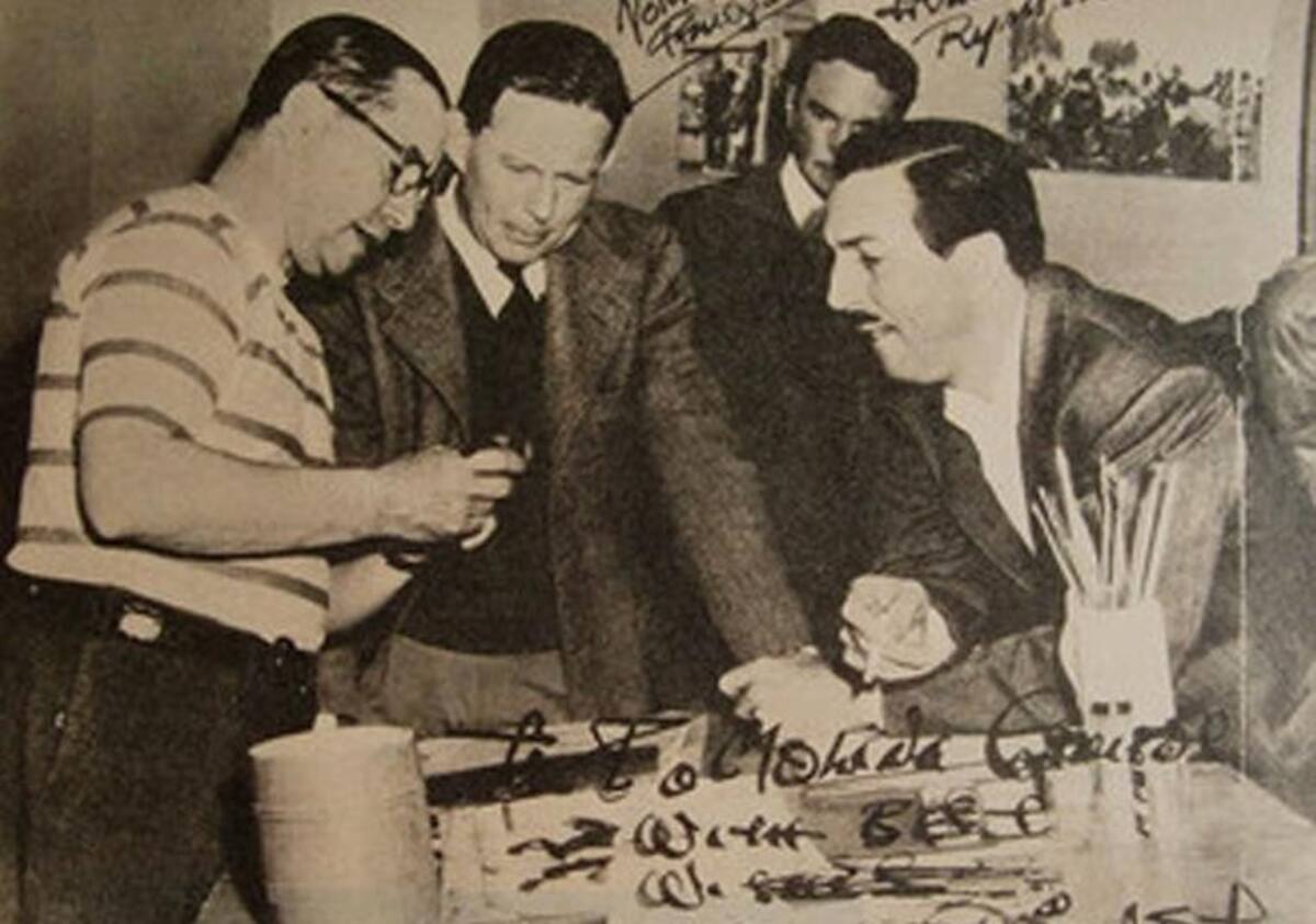 Molina Campos y Walt Disney en los estudios de Burbank, California