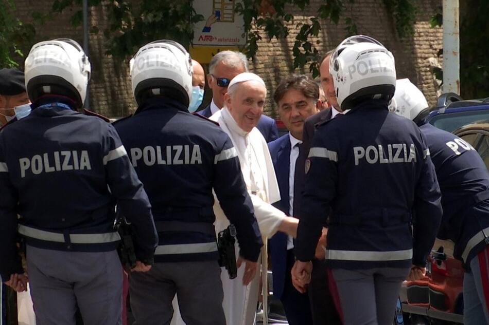 Papa Francisco saliendo del hospital, Italia, REUTERS