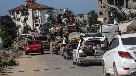 Gazatíes huyen de Rafah. Foto: EFE.