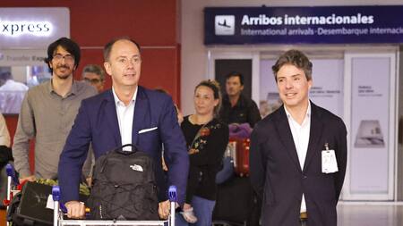 Arribo al país de los diplomáticos argentinos expulsados de Venezuela. Foto: EFE.