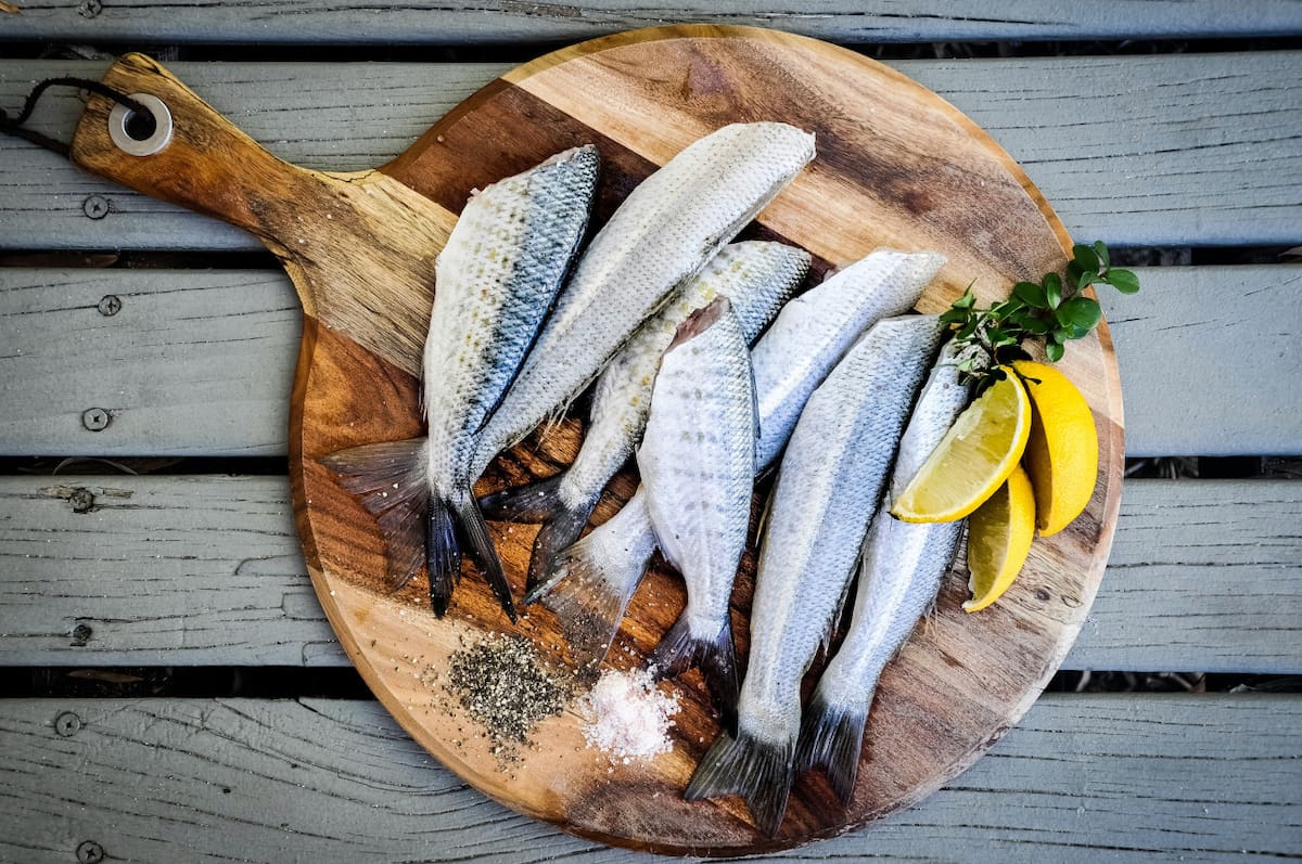 Pescado con limón. Foto: Unsplash.