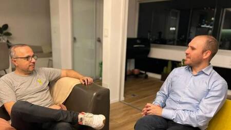 Reapareció Guzmán tras su renuncia: se mostró con un empresario