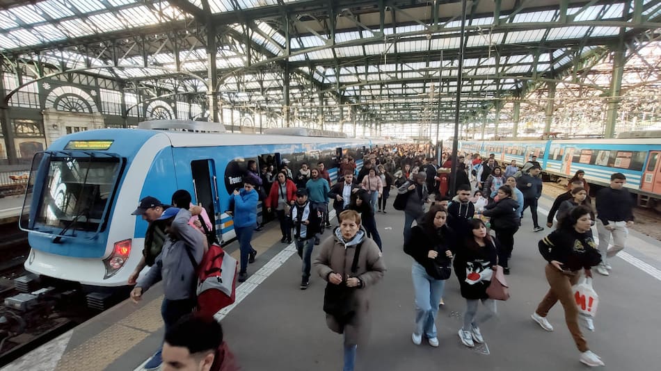 Demoras y cancelaciones en trenes. Foto: NA.