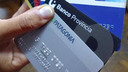 En octubre, las operaciones con tarjetas de crédito crecieron por tercer mes consecutivo