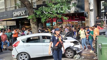 Imágenes impactantes: un conductor atropelló a siete peatones en el centro de Córdoba