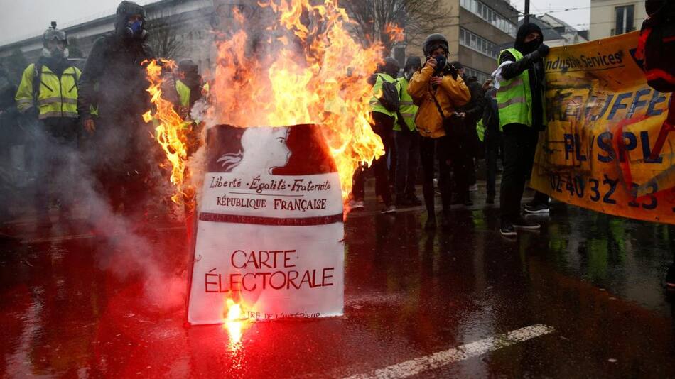 Incidentes en protesta de Chalecos Amarillos en Paris (Reuters)
