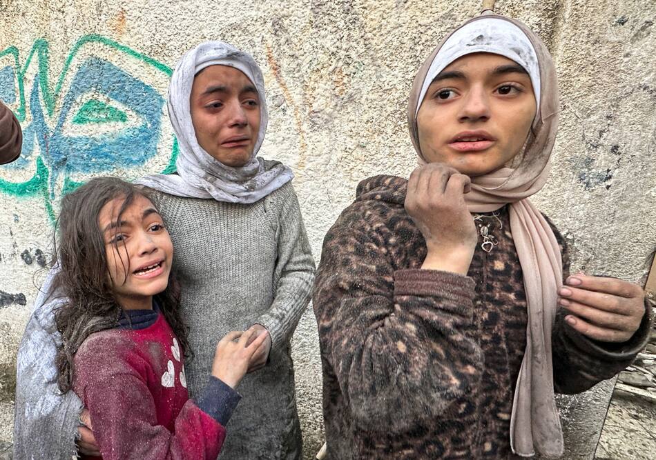 Ataque aéreo israelí contra viviendas y hospitales palestinos. Reuters