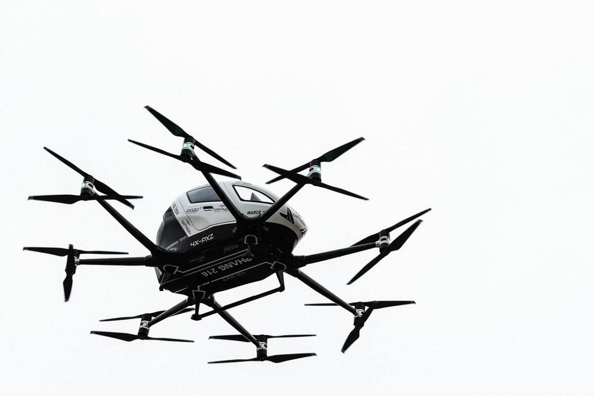 El taxi aéreo sobrevolando la ciudad de Jerusalén, Israel. Foto: Reuters.