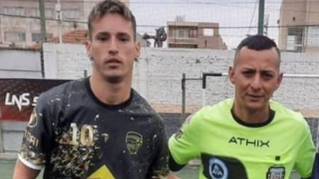 Jugador agredió a patadas a un árbitro. Foto: NA.