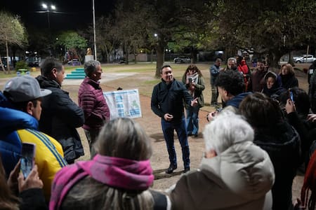 Andrés Watson supervisó recambio de luminarias en Florencio Varela.