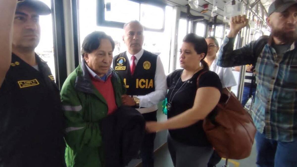 Llegada de Alejandro Toledo a Perú. Foto: Reuters.