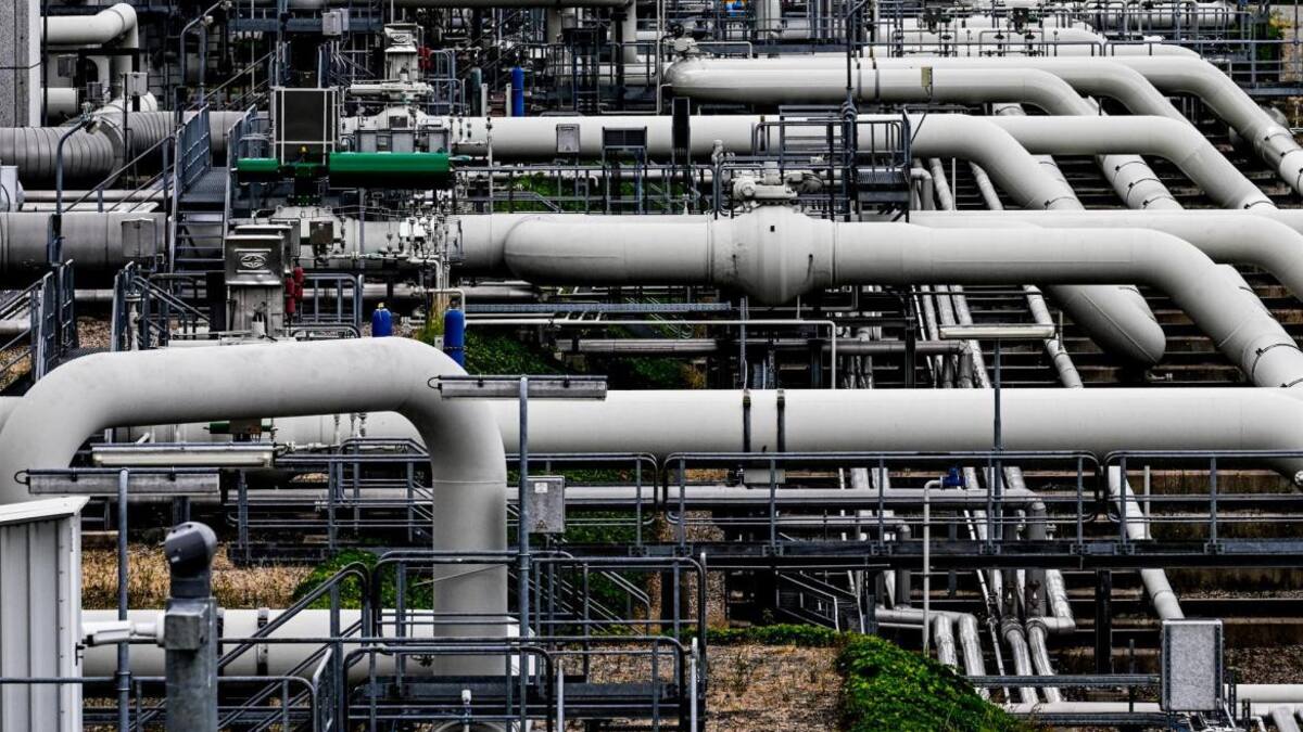 Vista de las tuberías de gas en la estación compresora de Mallnow, EFE