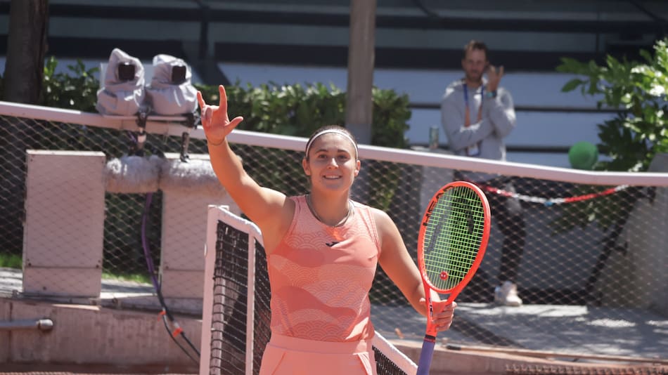 Julia Riera en Roland Garros. Foto: @AATenis.