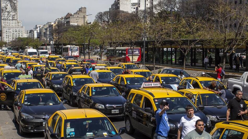 Protestas de taxistas contra Uber y Cabify