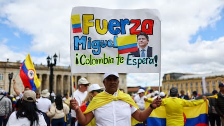 Colombia reza por la pronta recuperación de Miguel Uribe Turbay. Foto: Reuters/Luisa Gonzalez