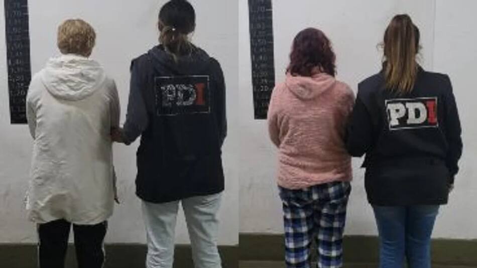 El momento en que las exenfermeras fueron detenidas en Rosario. Foto: NA