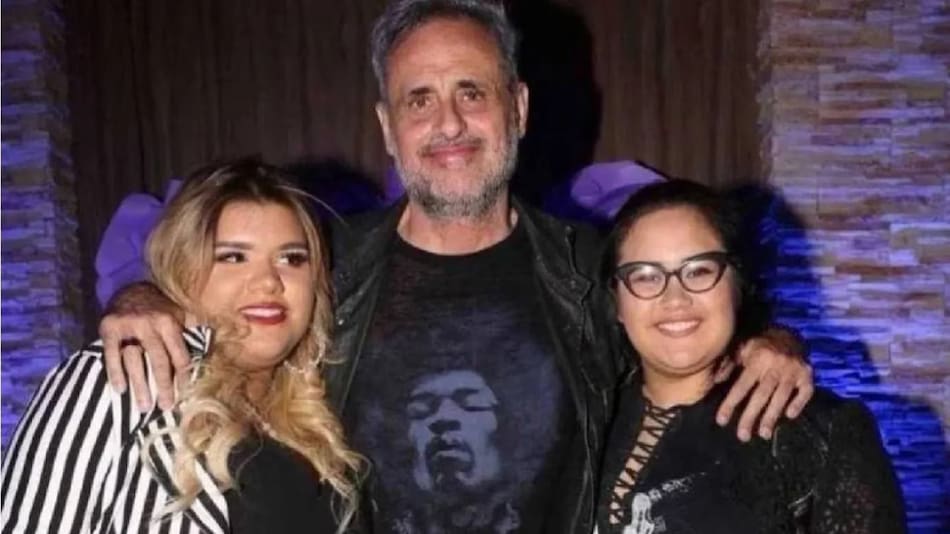 Morena y Rocío junto a su padre Jorge Rial. Foto: Instagram/jrial.