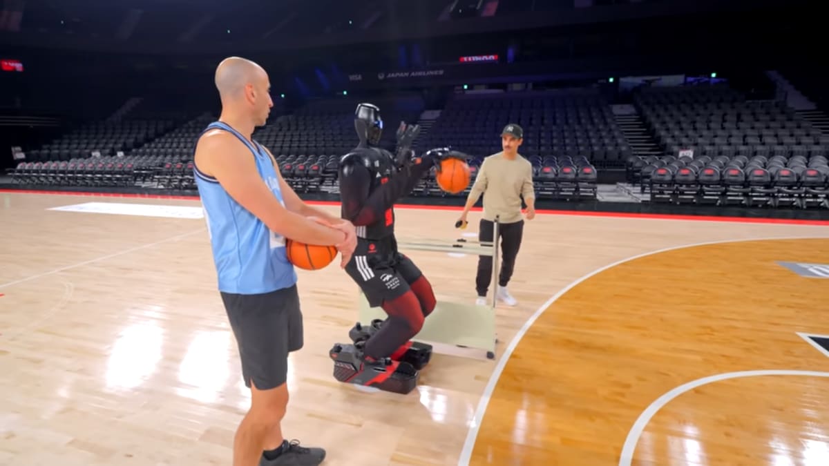 Manu Ginóbili enfrentó a un robot.