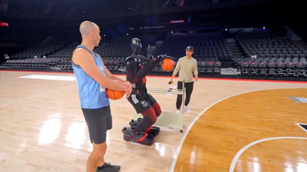 El youtuber más importante del mundo desafió a Manu Ginóbili: el argentino fue retado por un robot en un video de MrBeast