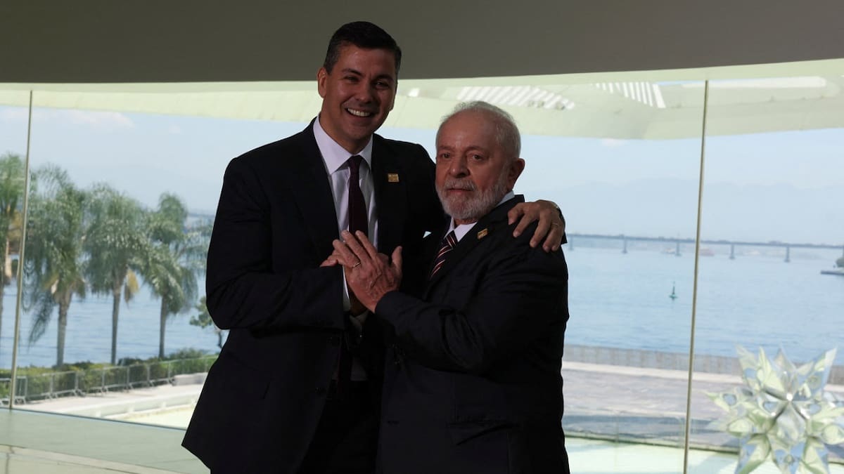 Santiago Peña y Lula da Silva. Foto: Reuters.