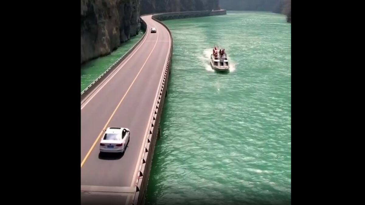 La autopista que pasa por el Gran Cañón Jinkou de China. Foto: Captura.