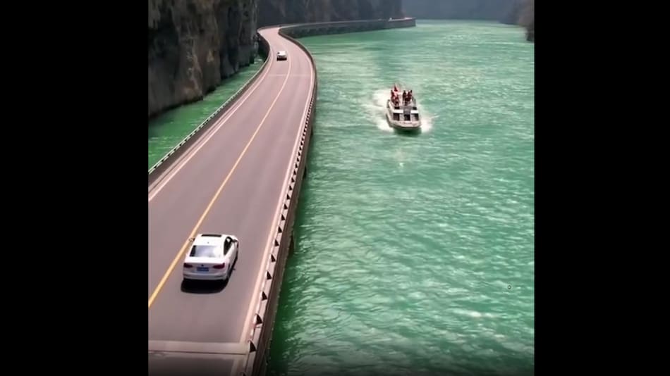 La autopista que pasa por el Gran Cañón Jinkou de China. Foto: Captura.