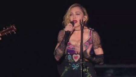 Madonna llora en pleno show por víctimas de París