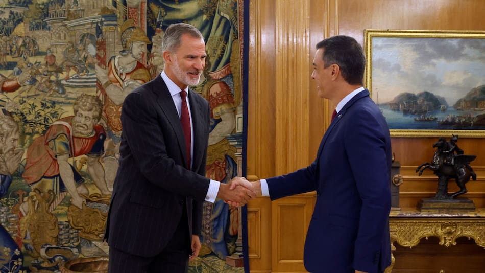 Felipe VI de España y Pedro Sánchez. Foto: Reuters.