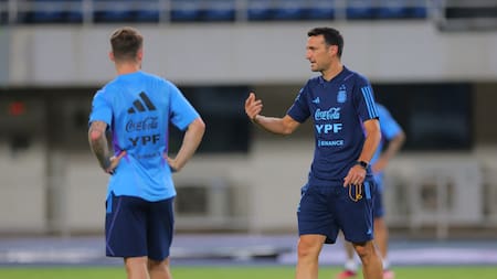 Lionel Scaloni preara cambios para el próximo partido de la Selección Argentina. Foto: Reuters.