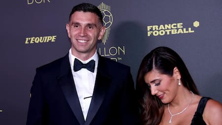 Dibu Martínez y su esposa Mandinha; Balón de Oro 2023. Foto: EFE
