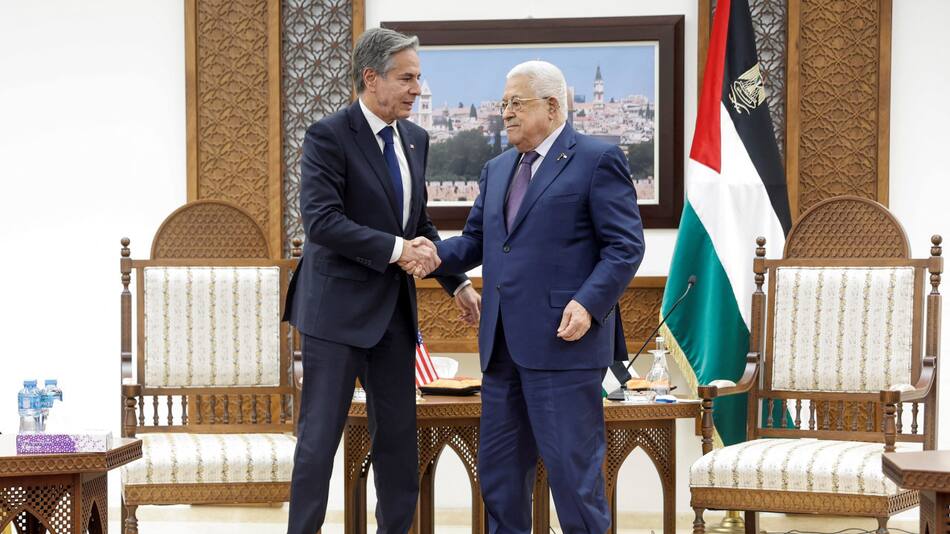 Mahmmud Abás con Antony Blinken. Foto: Reuters.