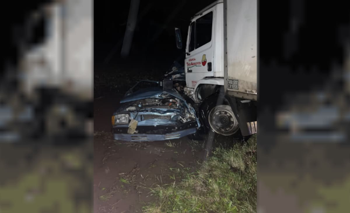 Choque frontal entre un camión y un auto en la Ruta 192.