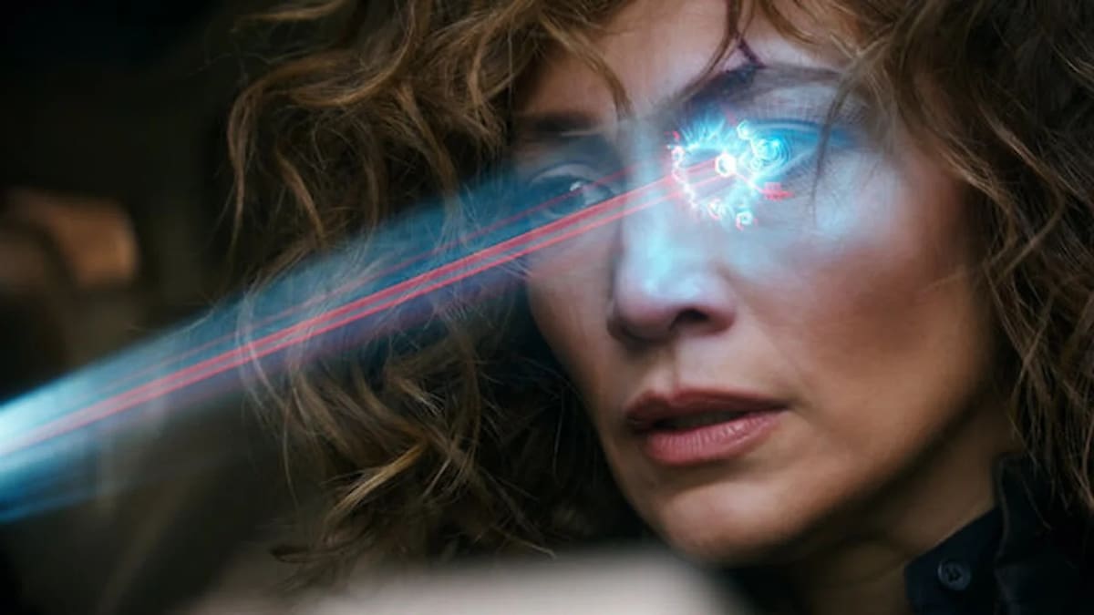 Feriado frío en familia: “Atlas”, la película de ciencia ficción de Jennifer Lopez que es furor en Netflix