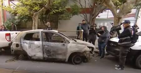 Así quedó la camioneta incendiada que trasladó a las jóvenes asesinadas.