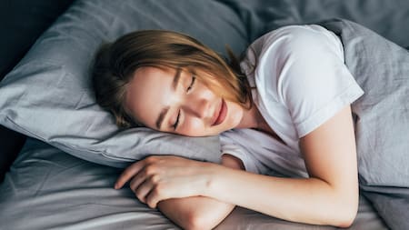 Cuál es la teoría de "dormir con el sol"