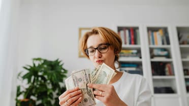 Sonríe el bolsillo: los 4 signos que recibirán una ayuda económica inesperada en noviembre 2025