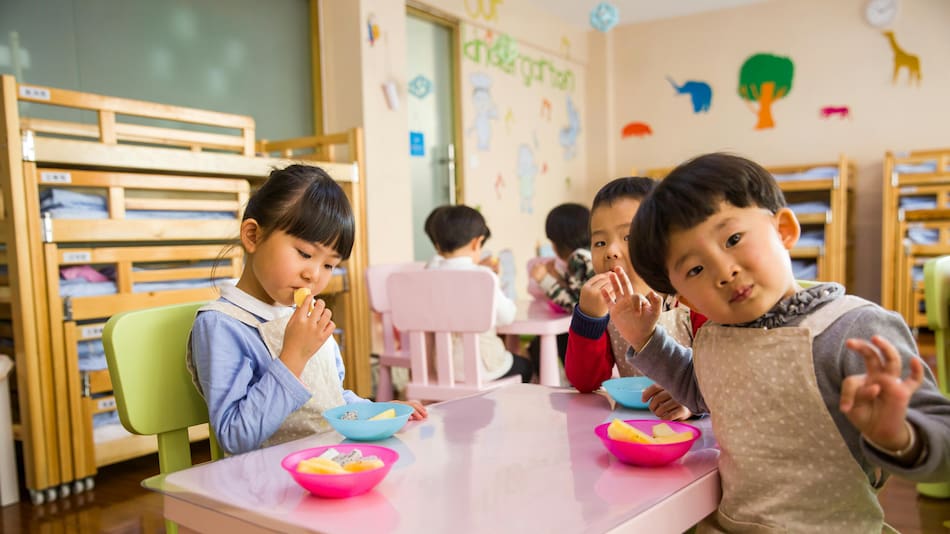 Niños asiáticos en preescolar.