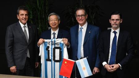 Sergio Massa y funcionarios chinos. Foto: Presidencia de la Nación.