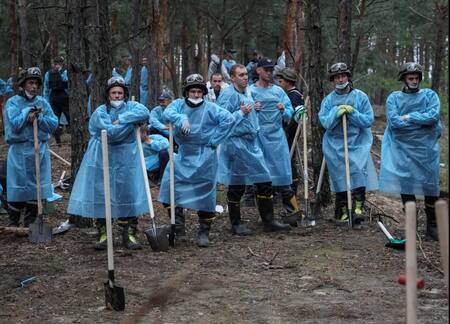 Fosa común hallada en Ucrania_Reuters