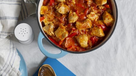 Cazuela de pollo. Foto: Freepik