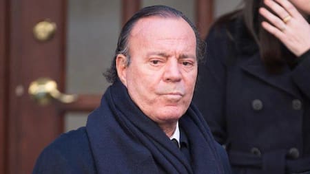 Julio Iglesias denunciado por abusar sexualmente de sus empleadas: las posiciones enfrentadas en la política española