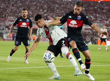 Tigre goleó a River en el Monumental