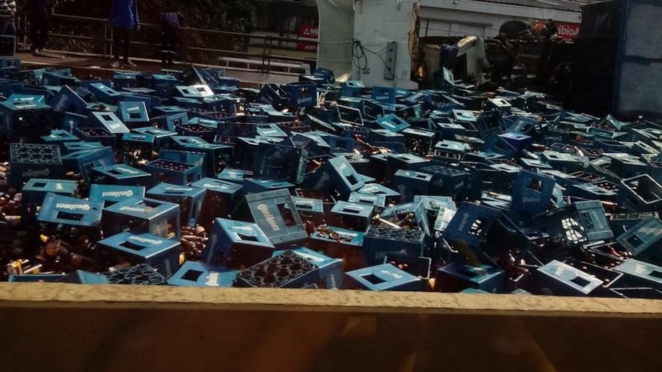 Vuelco camión - autopista