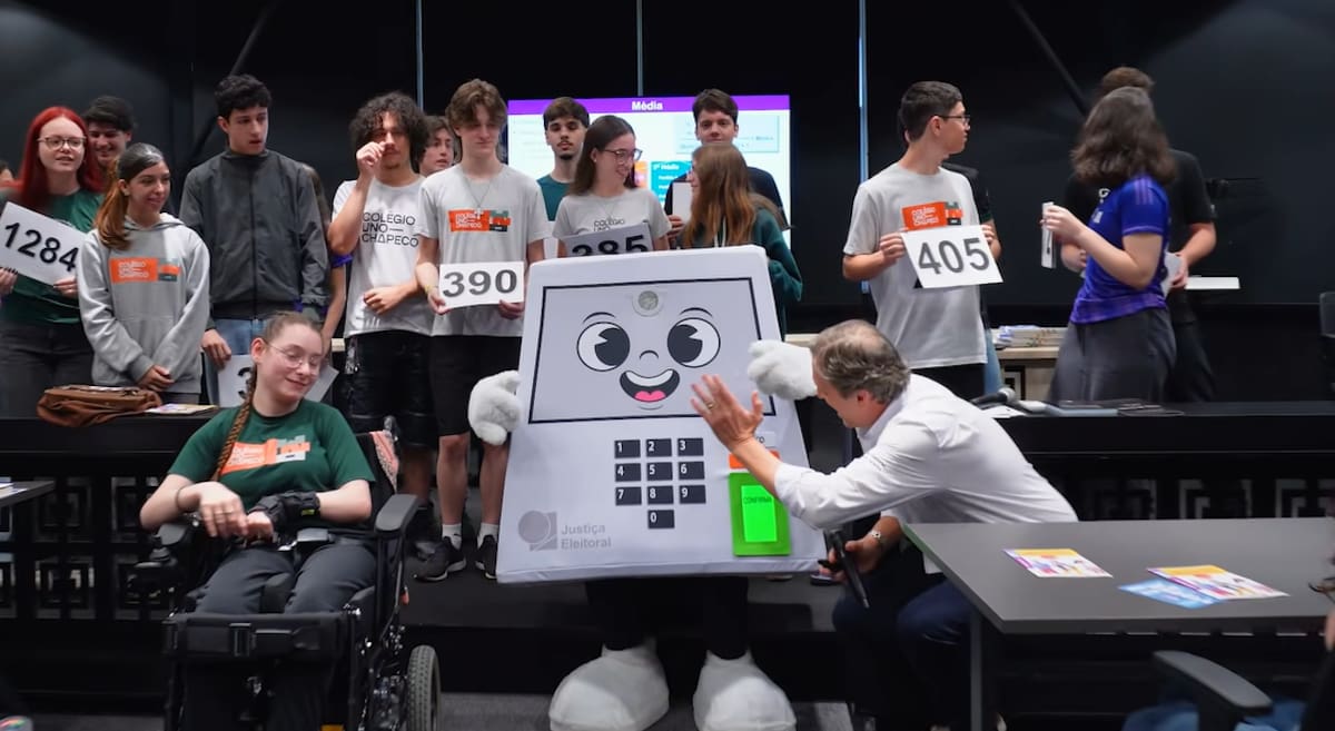 Pilili, mascota de las elecciones de Brasil de 2026 inspirada en una urna electrónica.