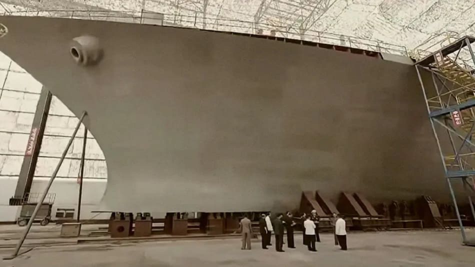 Corea del Norte construye una impactante fragata.